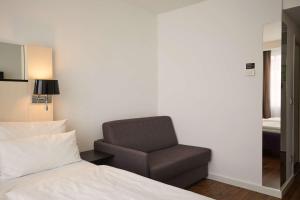 库尔菲尔斯滕斯堪柏林酒店客房内的一张或多张床位