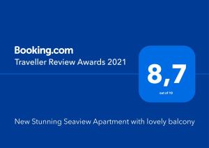 卡拉费尔New Stunning Seaview Apartment with lovely balcony的蓝色盒子,上面有编号