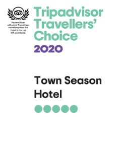 瓦迪穆萨Town Season Hotel的翻阅了翻滚旅行者选择的城镇时令酒店