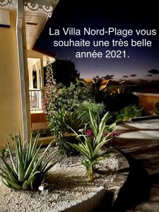 莱昂斯-达赫雷Villa Nord-Plage的表示别墅和植物区的一个标志