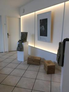 卢森堡法国酒店的博物馆里展出两个雕塑的房间