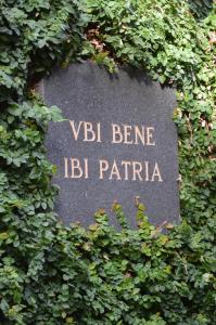 Bois-Sainte-MarieMaison d'hôtes - Les Tillets的读过vbi bene ipici patricia的标志