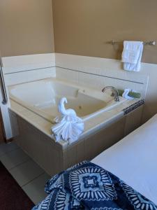 西塞德山顶旅馆的浴缸上装饰有天鹅