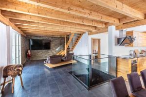 Exklusives Chalet mit traumhafter See- und Bergsicht的休息区