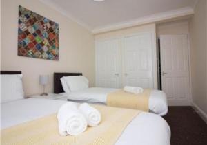 StayZo Penthouse Accommodation 2- Premier Lodge客房内的一张或多张床位