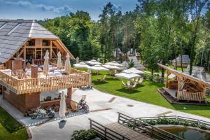 Slovenia Eco resort外面的花园