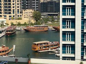迪拜Luxury 1br in Dubai Marina, ask for July Full month offer的相册照片