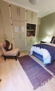 THE SPARE BEDROOM Unit 1客房内的一张或多张床位
