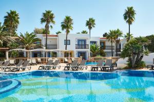 米乔尔海滩福门特拉海滩因索特尔酒店的从游泳池欣赏到度假村的景色