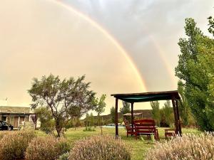 格兰德山谷Cabañas EcoNature的天上的彩虹,凉亭