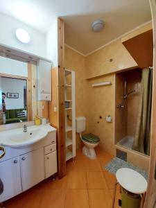马尔可夫公寓酒店的一间浴室
