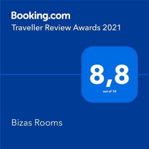 帕罗奇亚Bizas Rooms & Studios的带有旅行接收器奖励符号的手机的截图