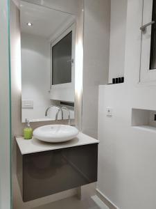 Verde Apartments的一间浴室