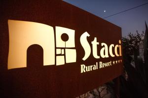 莫迪卡Stacci Rural Resort的皇家库蒂尼亚酒店标志