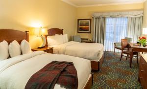 海港旅馆客房内的一张或多张床位