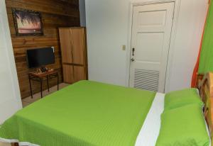 阿马多尔常客旅馆客房内的一张或多张床位