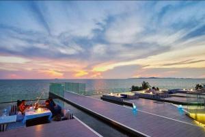纳仲天Veranda Pattaya Luxury Design Balcony with seaview的相册照片