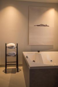 Korpa Deli Rooms SPA的一间浴室