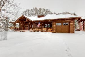 冬天的Teton View Cabin