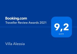 昂蒂布Villa Alessia的手机的屏幕截图,带短信旅行审查奖