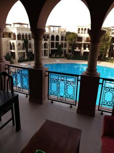 Gorgeous Pool View Apartment - Tala Bay Resort, Aqaba内部或周边泳池景观