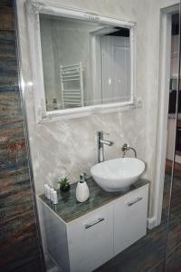 VERACI Apartments的一间浴室