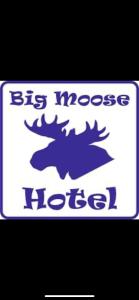 芭堤雅市中心Big Moose Pattaya的一个大 ⁇ 脚的标志