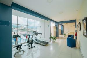 Hotel Suisui的健身中心和/或健身设施