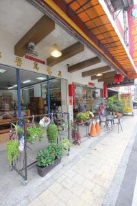 sunmoonlake sunflower house餐厅或其他用餐的地方