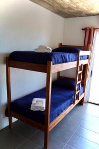 德尔迪阿布罗角Koe Porá的一间卧室配有两张双层床。