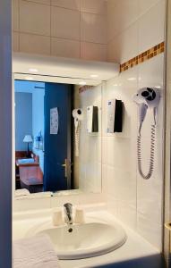 基里亚德布杰苏德酒店的一间浴室