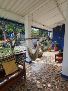 拉维加El Piropo的花园里凉棚上的吊床