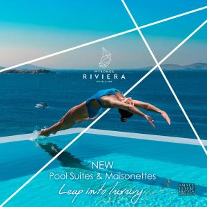 图罗斯Mykonos Riviera Hotel & Spa, a member of Small Luxury Hotels of the World的女人在海洋里游泳