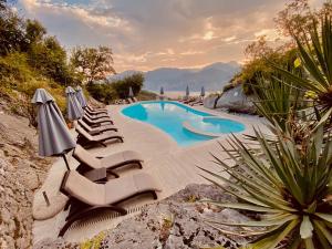 Hotel Querceto Wellness & Spa - Garda Lake Collection内部或周边的泳池