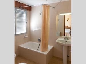 伊索利诺酒店的一间浴室