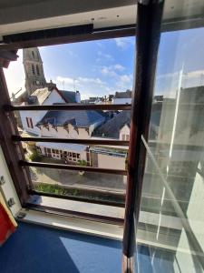 勒宝利古恩世界酒店的从窗户可欣赏到城市美景