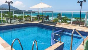 乌巴图巴UPG酒店的海景游泳池