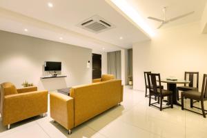 Hotel Paramount Suites & Service Apartments的休息区