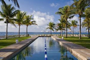 Lighthouse Pointe at Grand Lucayan Resort内部或周边的泳池