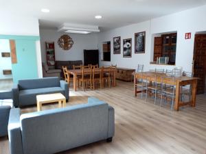 Albergue Fresno de Cantespino - La Tormenta餐厅或其他用餐的地方