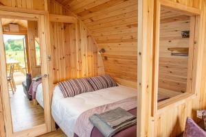 阿伯费尔迪Schiehallion Luxury Glamping Pod with Hot Tub at Pitilie Pods的相册照片