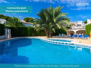 Casa Flores - HMR Holidays Moraira内部或周边的泳池