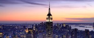 纽约时代广场南智选假日酒店的日落时分帝国大厦的景色