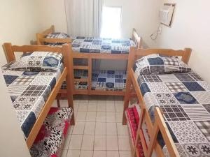 Hana Hostel Albergues客房内的一张或多张双层床