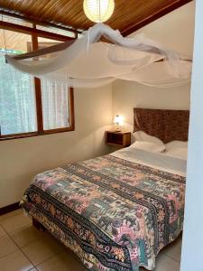 Finca Isla Rainforest Retreat客房内的一张或多张床位