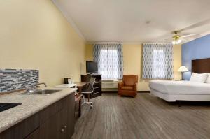 尤利斯Days Inn & Suites by Wyndham DFW Airport South-Euless的相册照片