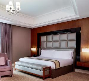 多哈西湾皇冠假日酒店 客房内的一张或多张床位