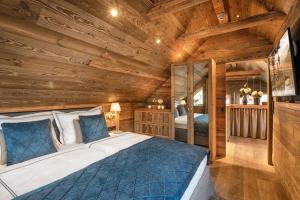 MONDI Chalets am Grundlsee客房内的一张或多张床位