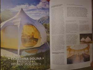 AndrijevicaGlamping Zvjezdana dolina的书页,带帐篷