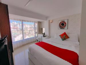 Ngan Pho Studio & Love Hotel客房内的一张或多张床位